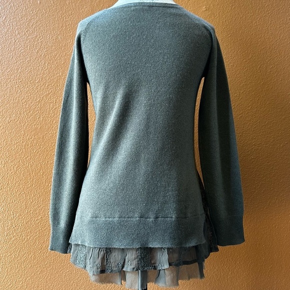 Garnet Hill Olive Green Shirttail Cashmere Sweater Size XS New Without Tag! - Picture 7 of 8